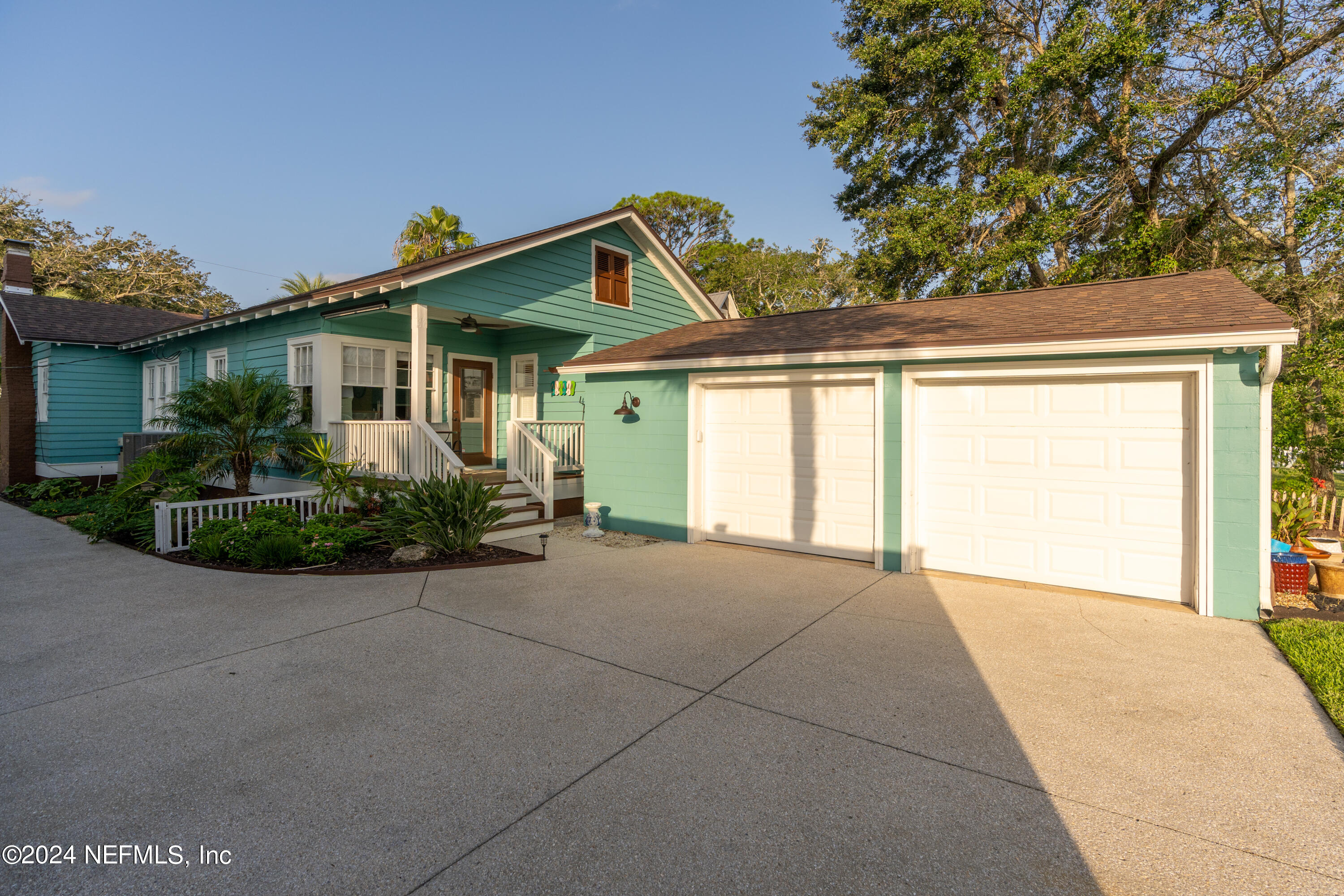 34 Park Avenue St. Augustine, FL 32084 - Photo 30 of 37 a front view of a house with garden