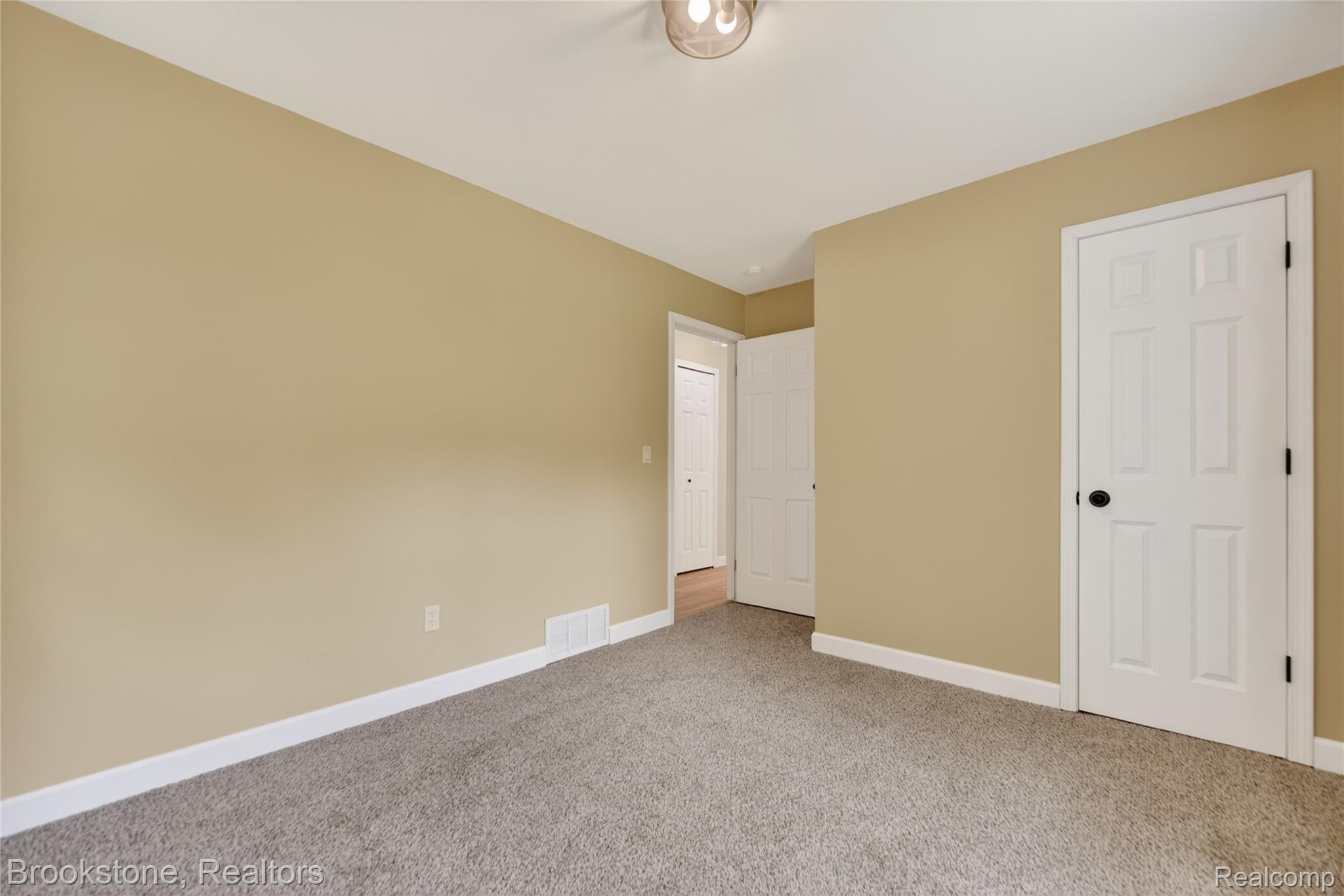 11-7224-E-Frances-Rd-Mt-Morris-Windowstill.jpg
