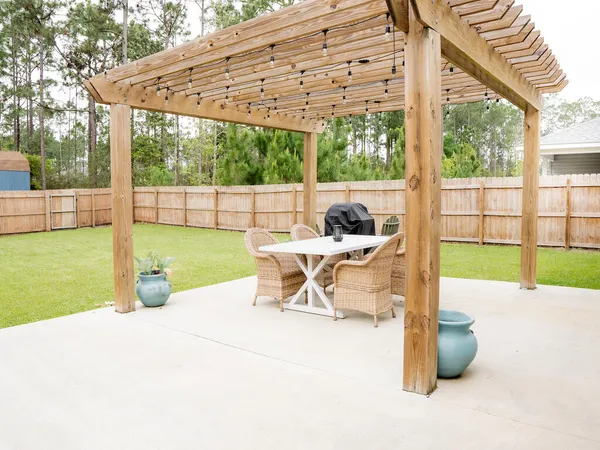 $2,400 | 8261 Sierra Street, Navarre, FL 32566