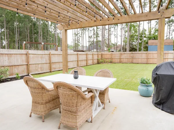$2,400 | 8261 Sierra Street, Navarre, FL 32566