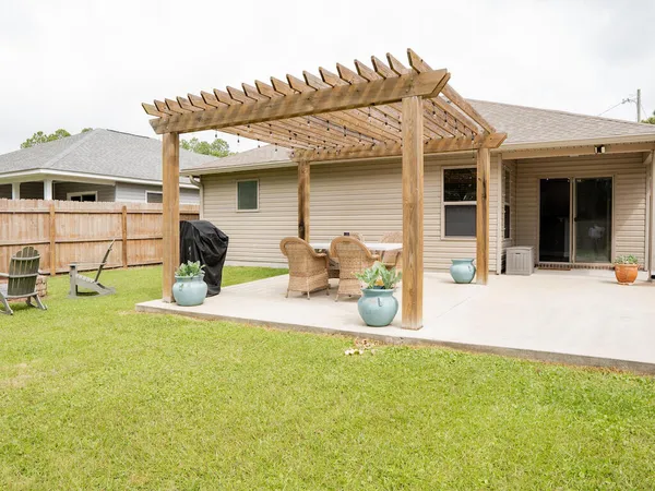 $2,400 | 8261 Sierra Street, Navarre, FL 32566