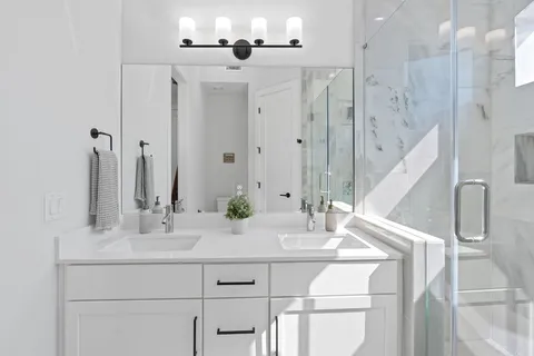 $600,000 | 1168 Ridgeway Drive, Unit 2, Austin, TX 78702