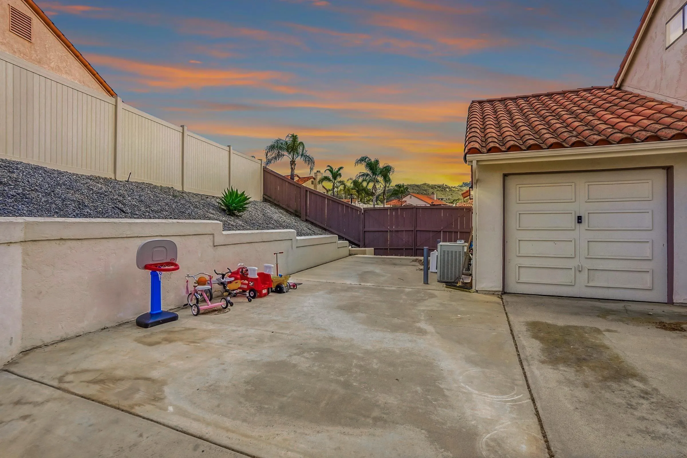 8842 Summerhill Point Alpine, CA 91901 - Photo 38 of 45 Digitally Altered. Original Image (https://zimg.paragon.ice.com/ParagonImages/Property/PA/SDMLS/260005667/38/533/400/1a1fc5557d7c1307587d80af922eb450/3/e35995f92bd729b3c8bbbddad4a2d617/260005667-a39c9318-d61a-4a7e-a3b9-09fe13a119c8.JPG)