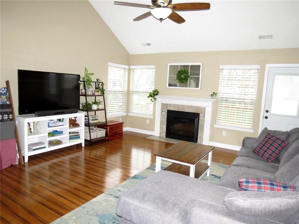 6049 Prairie Stream Way Columbus, IN 47203 - Photo 3 of 31 Gallery Image 3