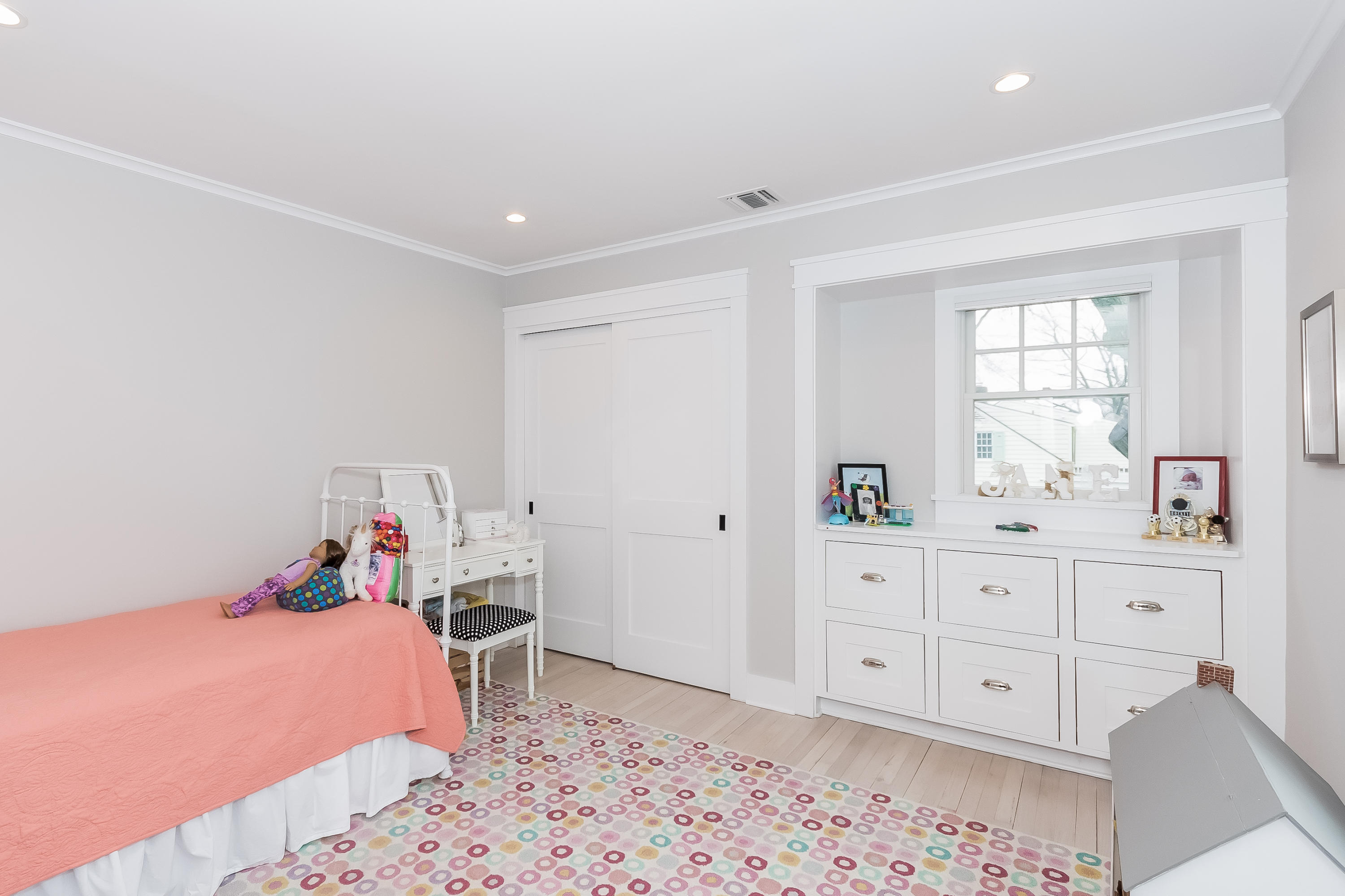20 Plymouth Road Darien, CT 06820 - Photo 24 of 46 a bed room with a bed and a dresser