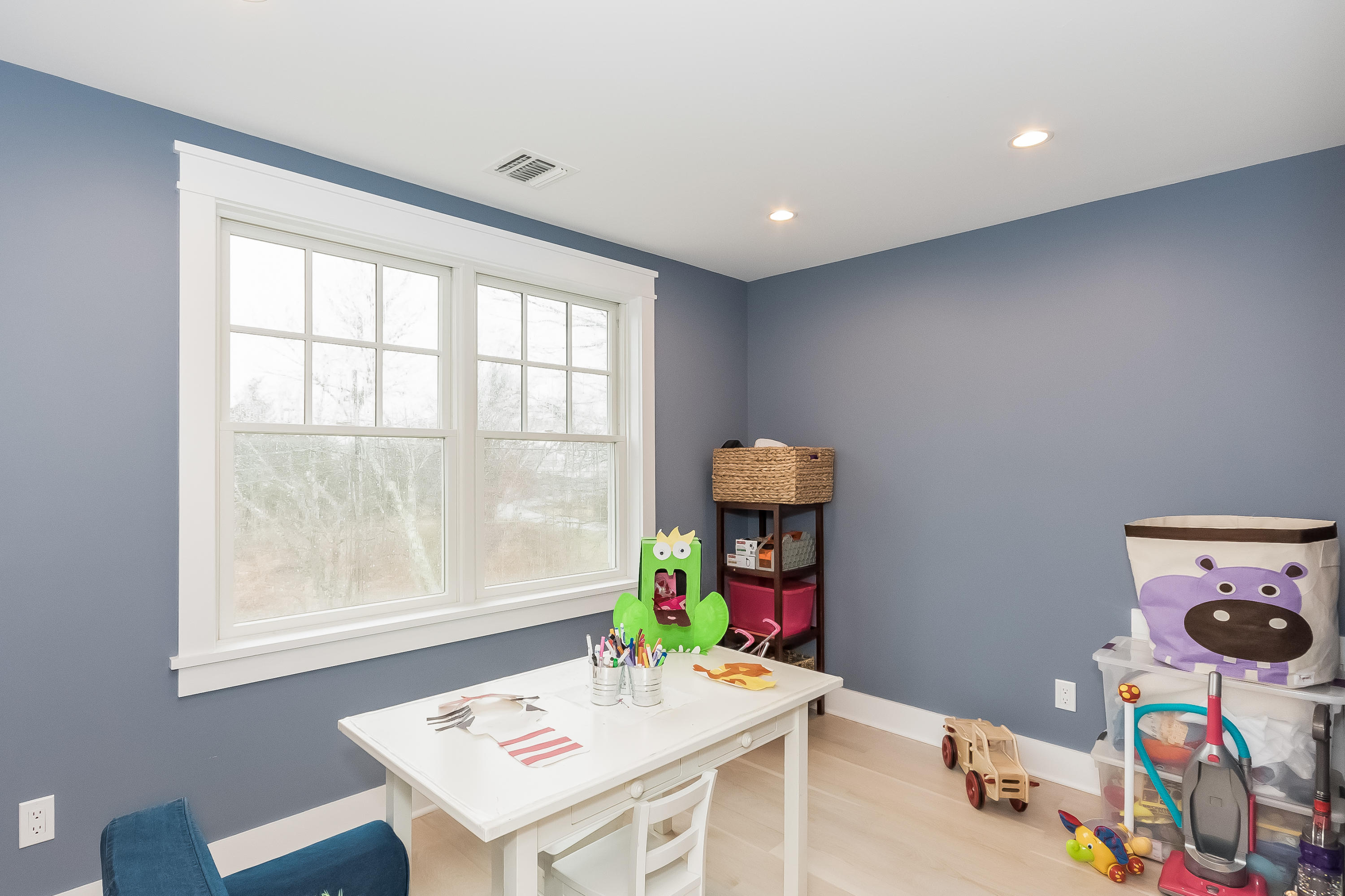20 Plymouth Road Darien, CT 06820 - Photo 28 of 46 a room with furniture and a window