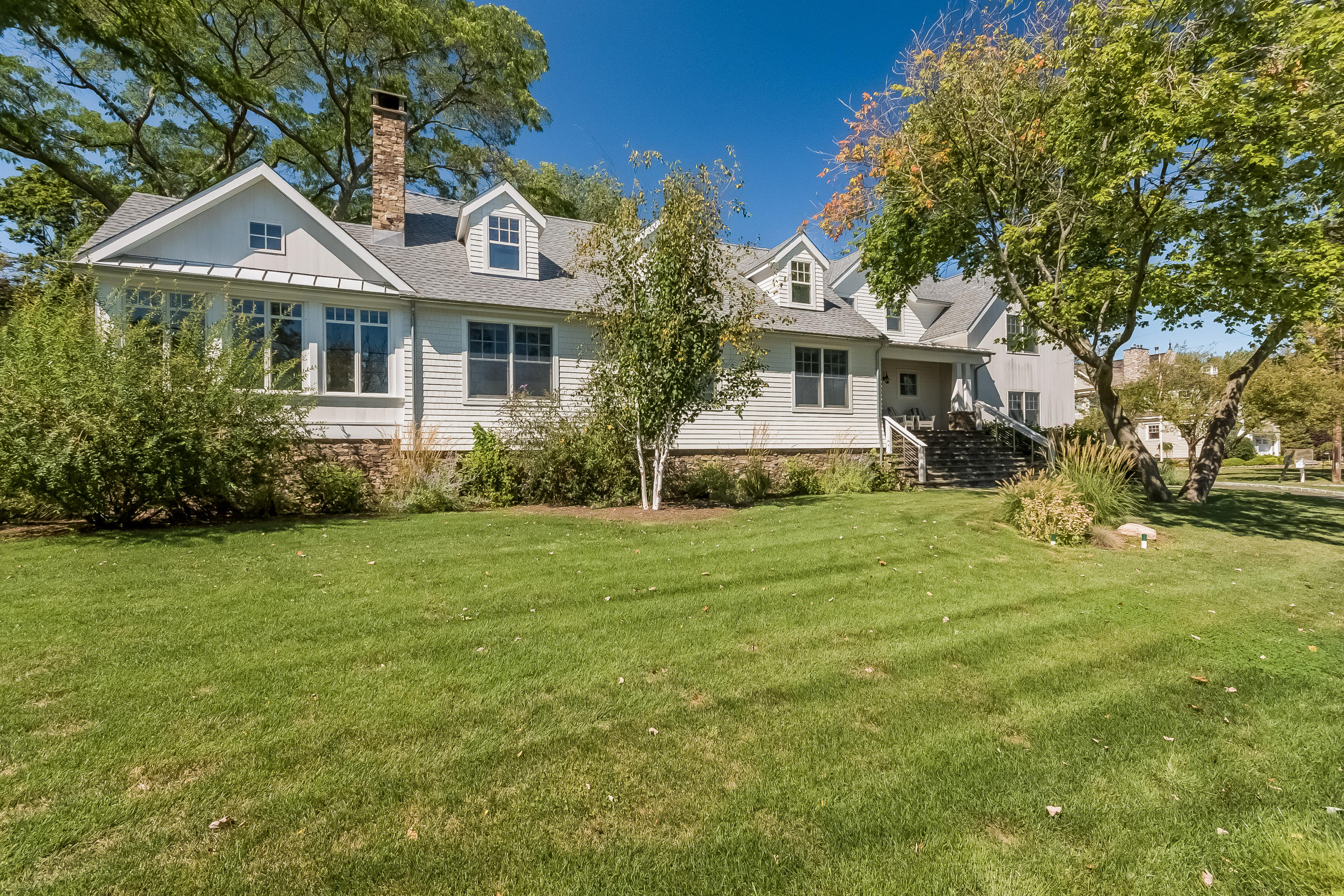 20 Plymouth Road Darien, CT 06820 - Photo 4 of 46 a front view of a house with a garden