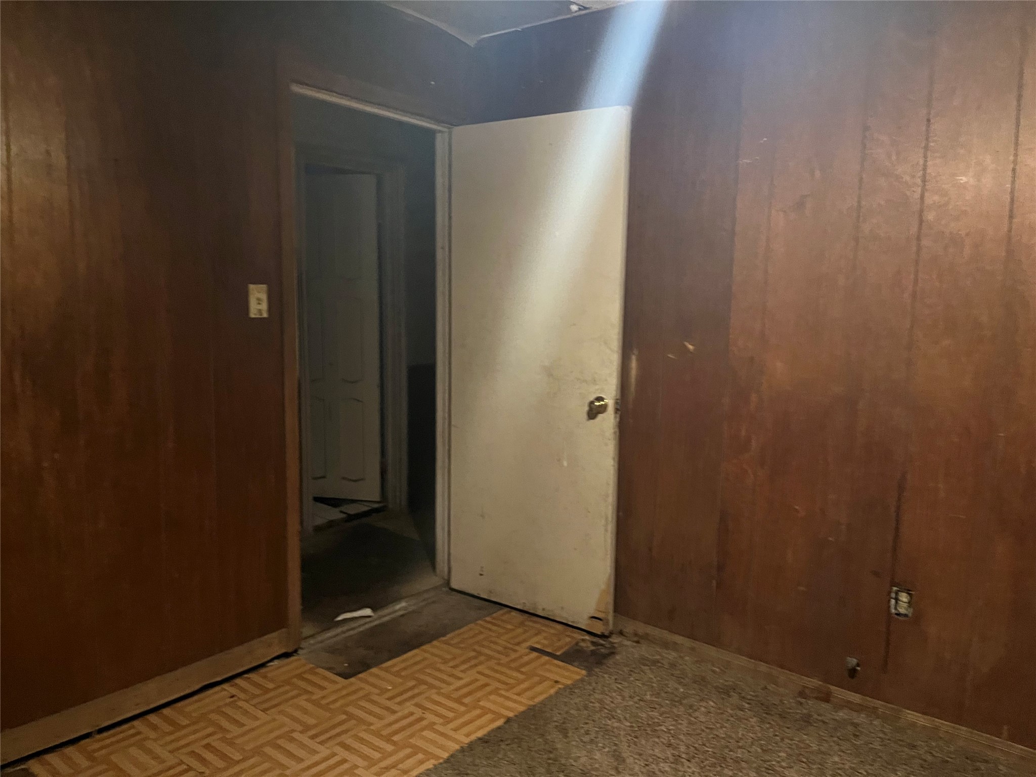 8016 Munn Street Houston, TX 77029 - Photo 15 of 24 an empty room with an entryway