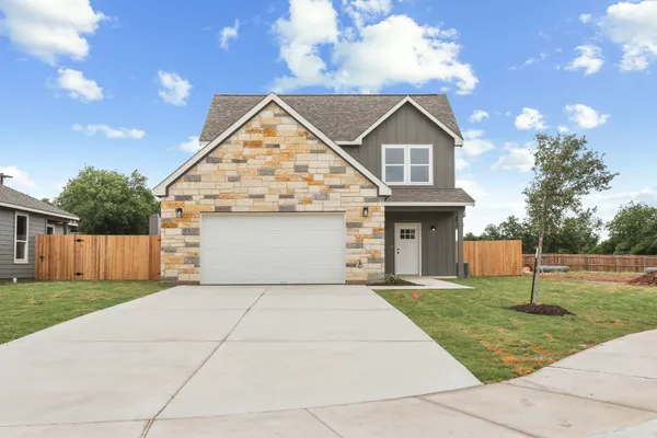 $379,500 | 325 String Prairie Way, Smithville, TX 78957