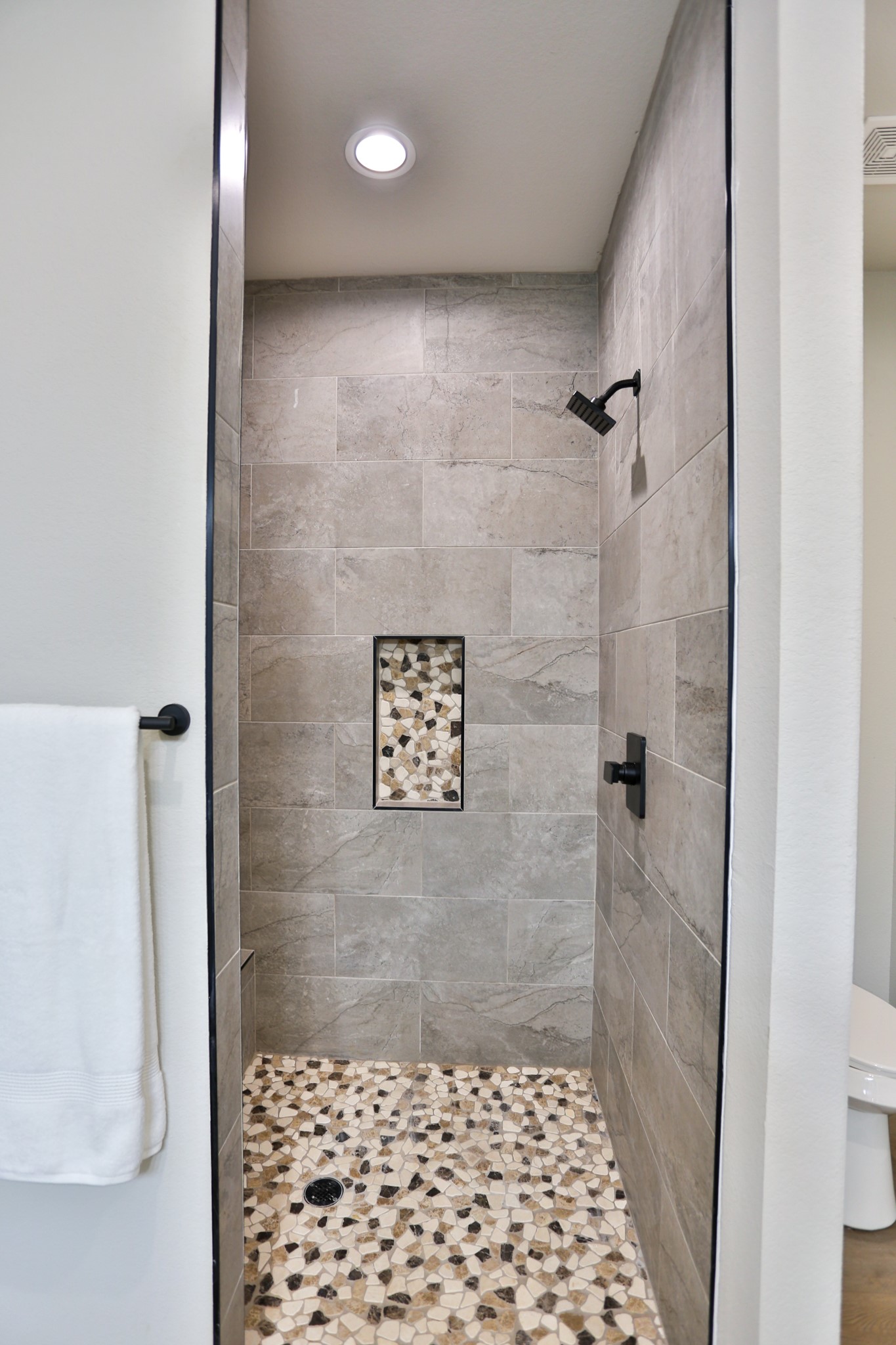 325 String Prairie Way Smithville, TX 78957 - Photo 15 of 23 a bathroom with a shower