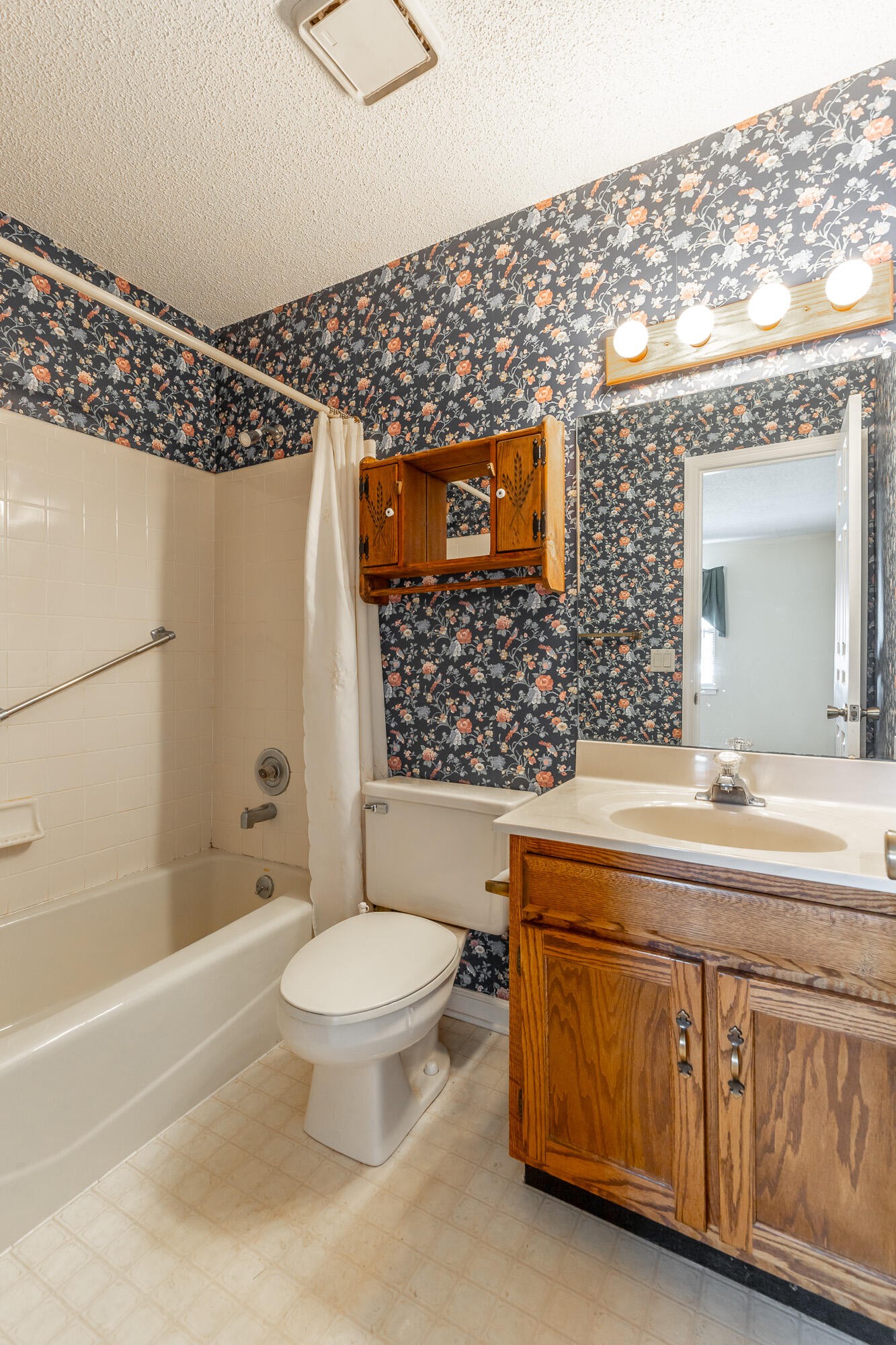 6780 Hickory Creek Road Chattanooga, TN 37421 - Photo 27 of 60 a bathroom with a sink a toilet and shower