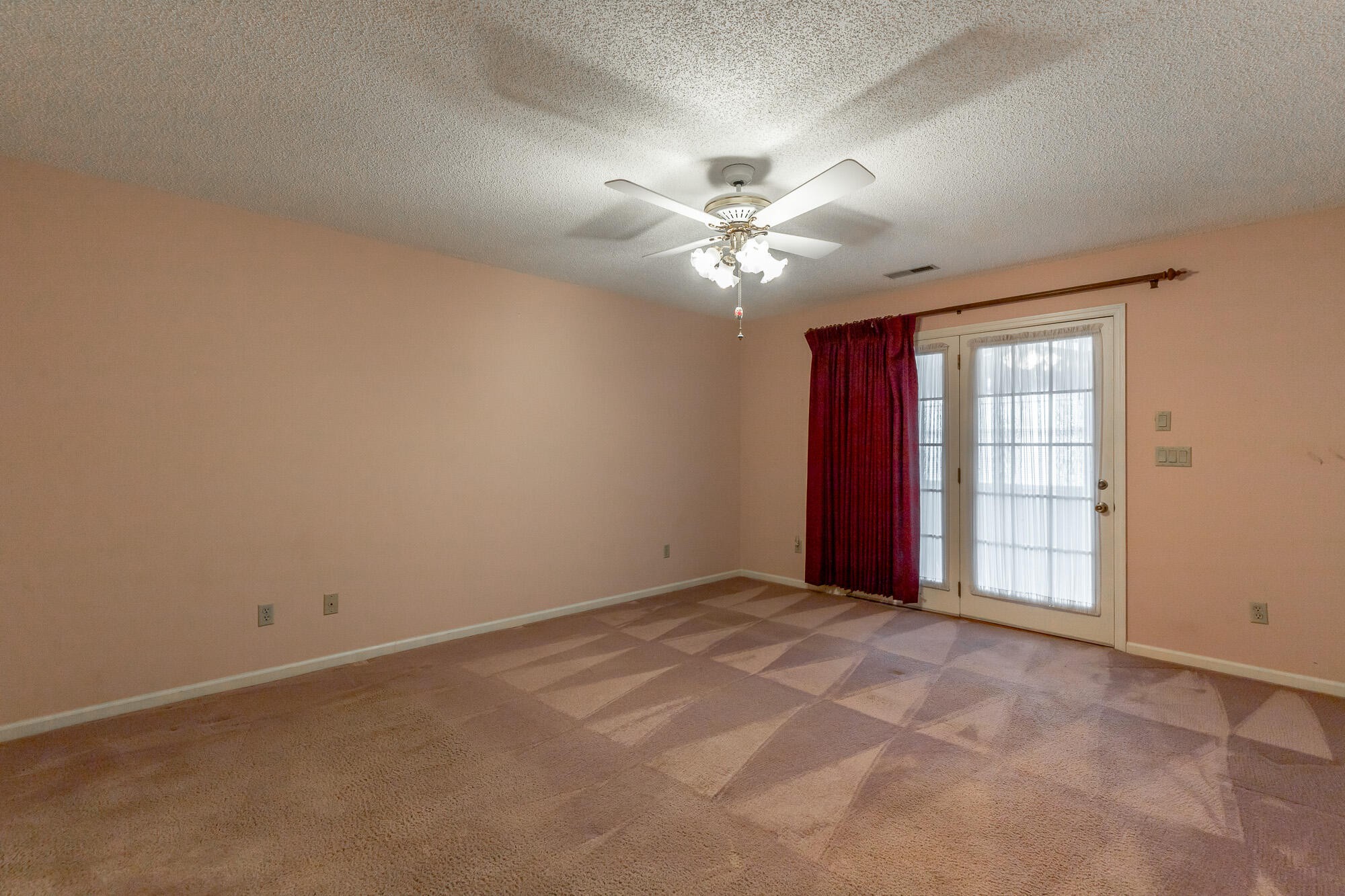 6780 Hickory Creek Road Chattanooga, TN 37421 - Photo 30 of 60 an empty room with windows and fan