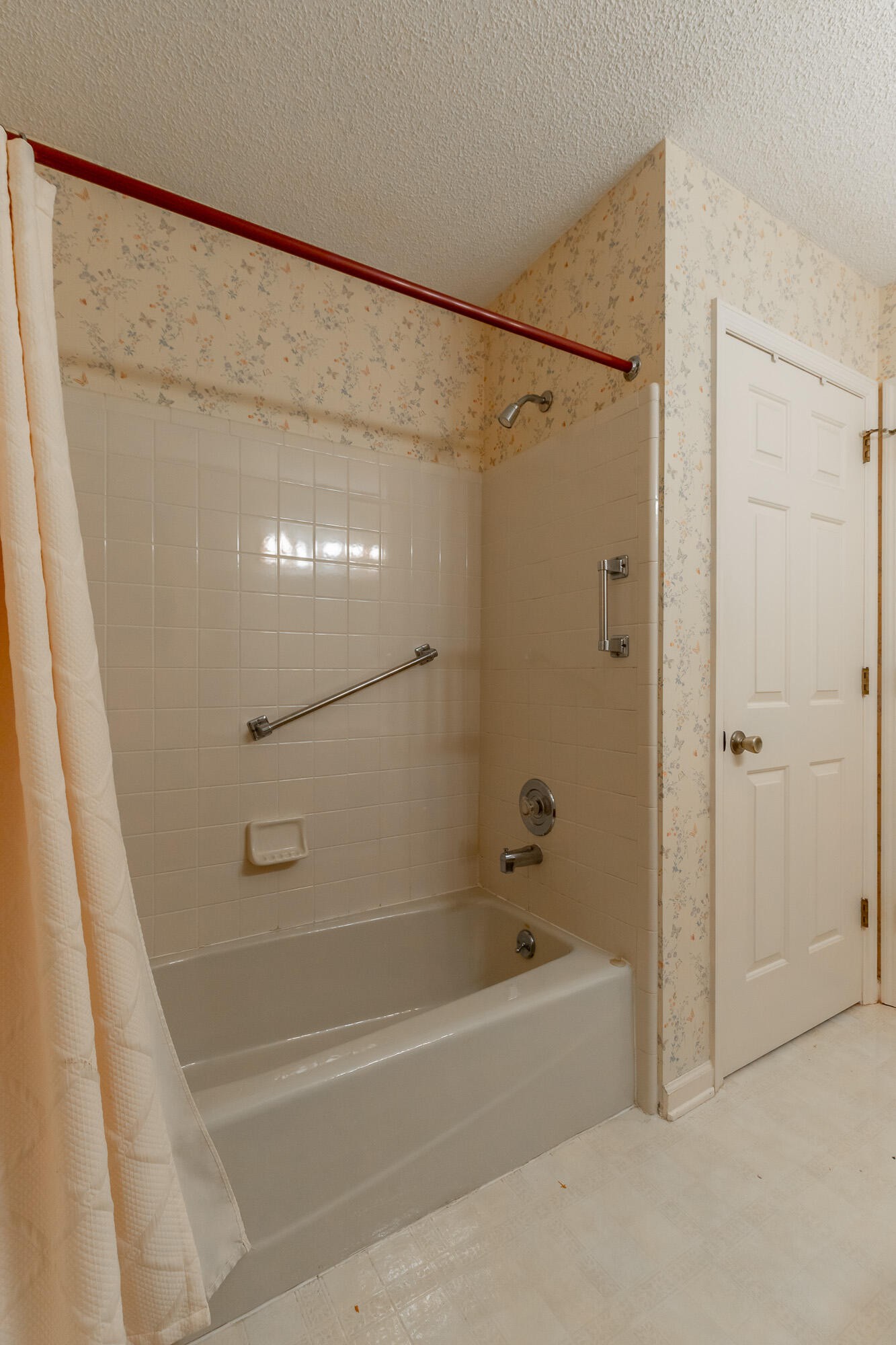 6780 Hickory Creek Road Chattanooga, TN 37421 - Photo 35 of 60 a bathroom with a bathtub and a shower