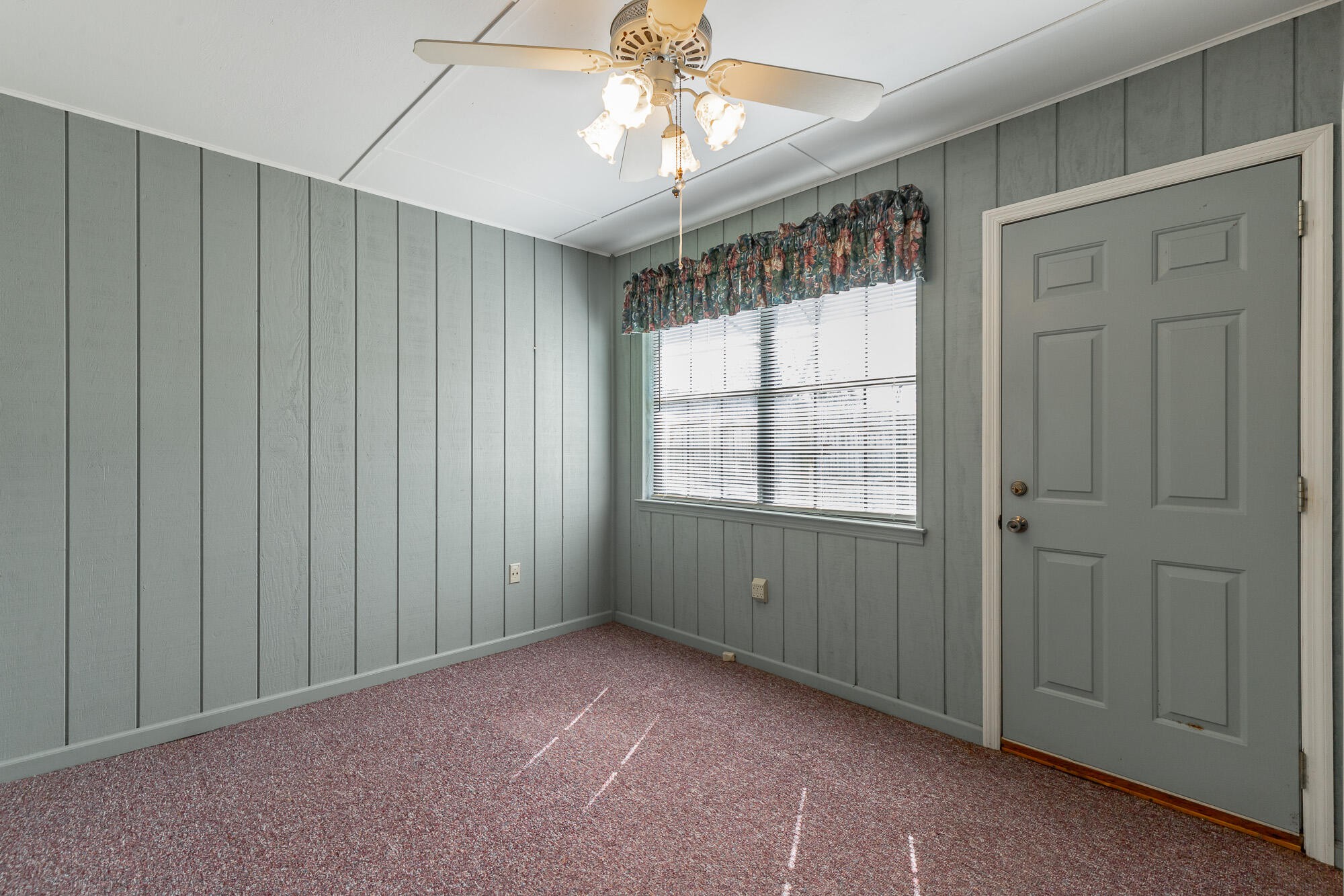 6780 Hickory Creek Road Chattanooga, TN 37421 - Photo 41 of 60 a view of an empty room with a window