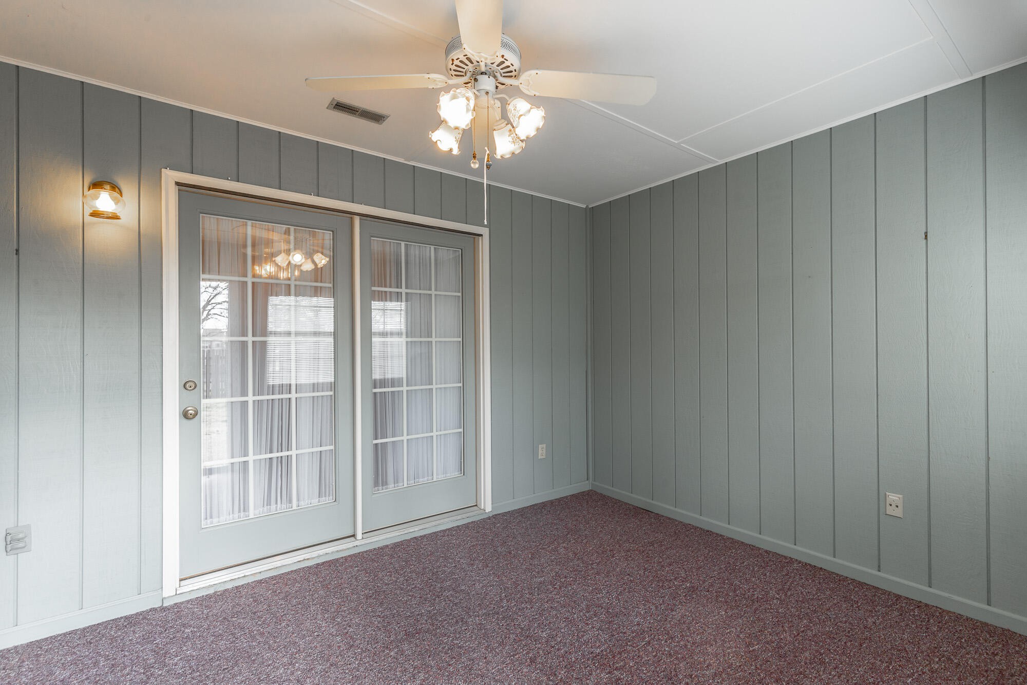 6780 Hickory Creek Road Chattanooga, TN 37421 - Photo 43 of 60 a view of an empty room with a window