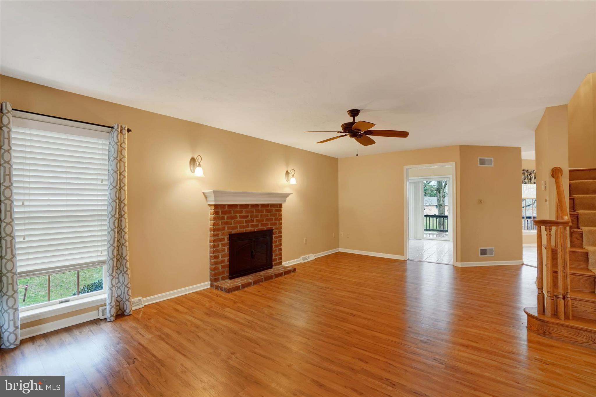 2463 Wedgewood Way York, PA 17408 - Photo 3 of 38