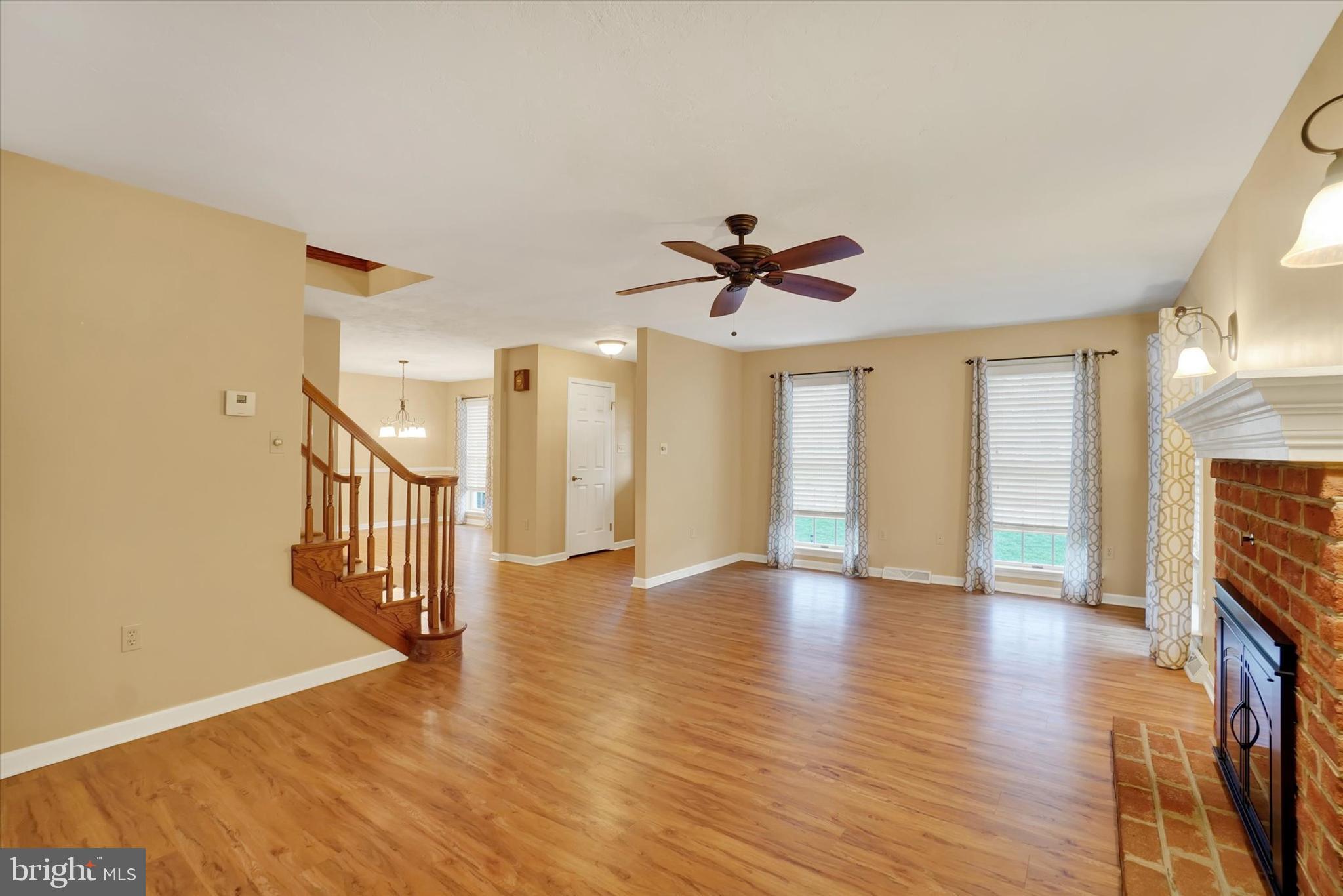 2463 Wedgewood Way York, PA 17408 - Photo 4 of 38