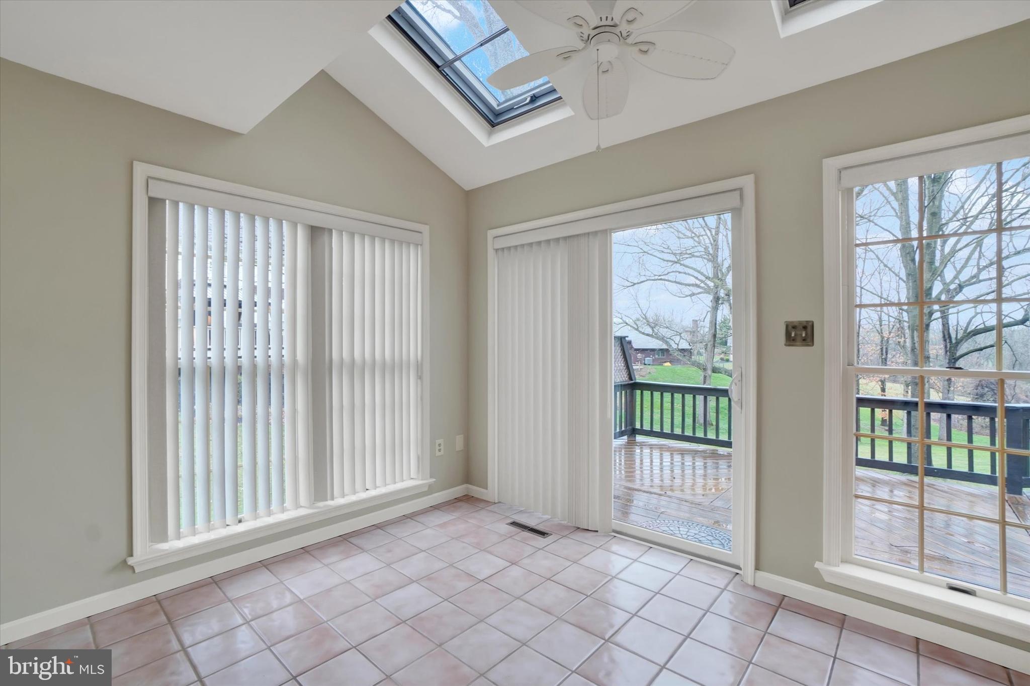 2463 Wedgewood Way York, PA 17408 - Photo 5 of 38