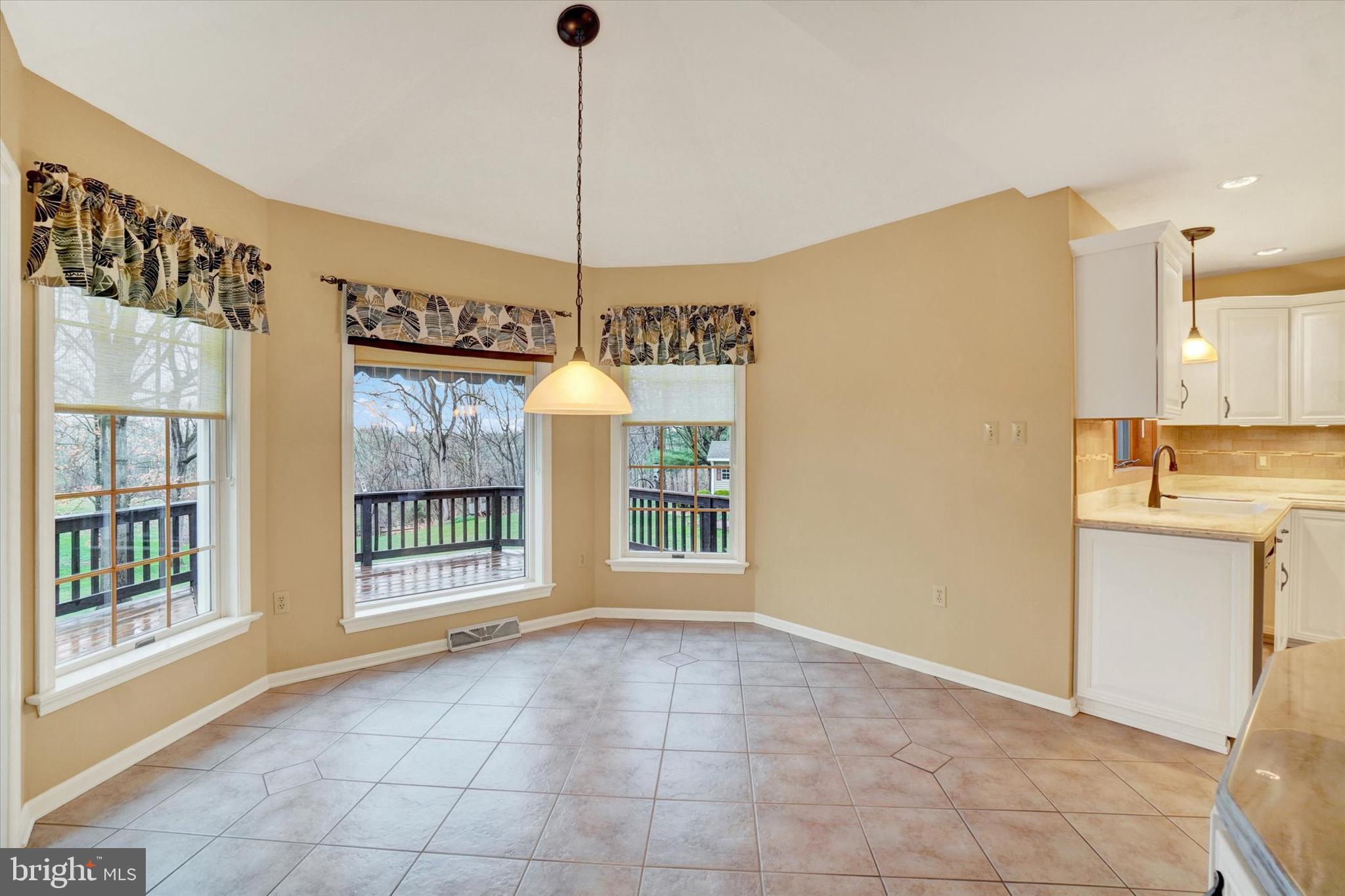 2463 Wedgewood Way York, PA 17408 - Photo 7 of 38