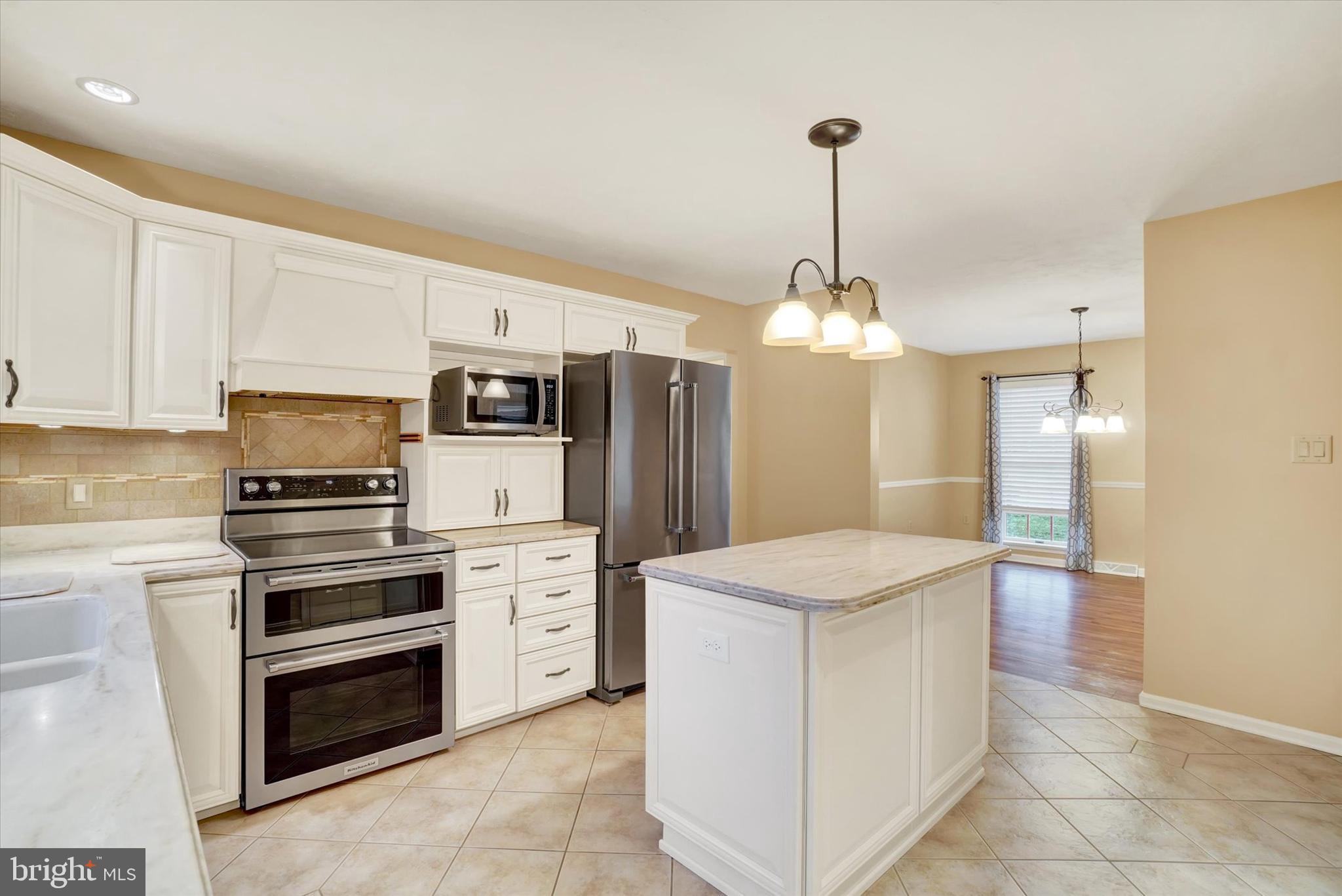 2463 Wedgewood Way York, PA 17408 - Photo 9 of 38