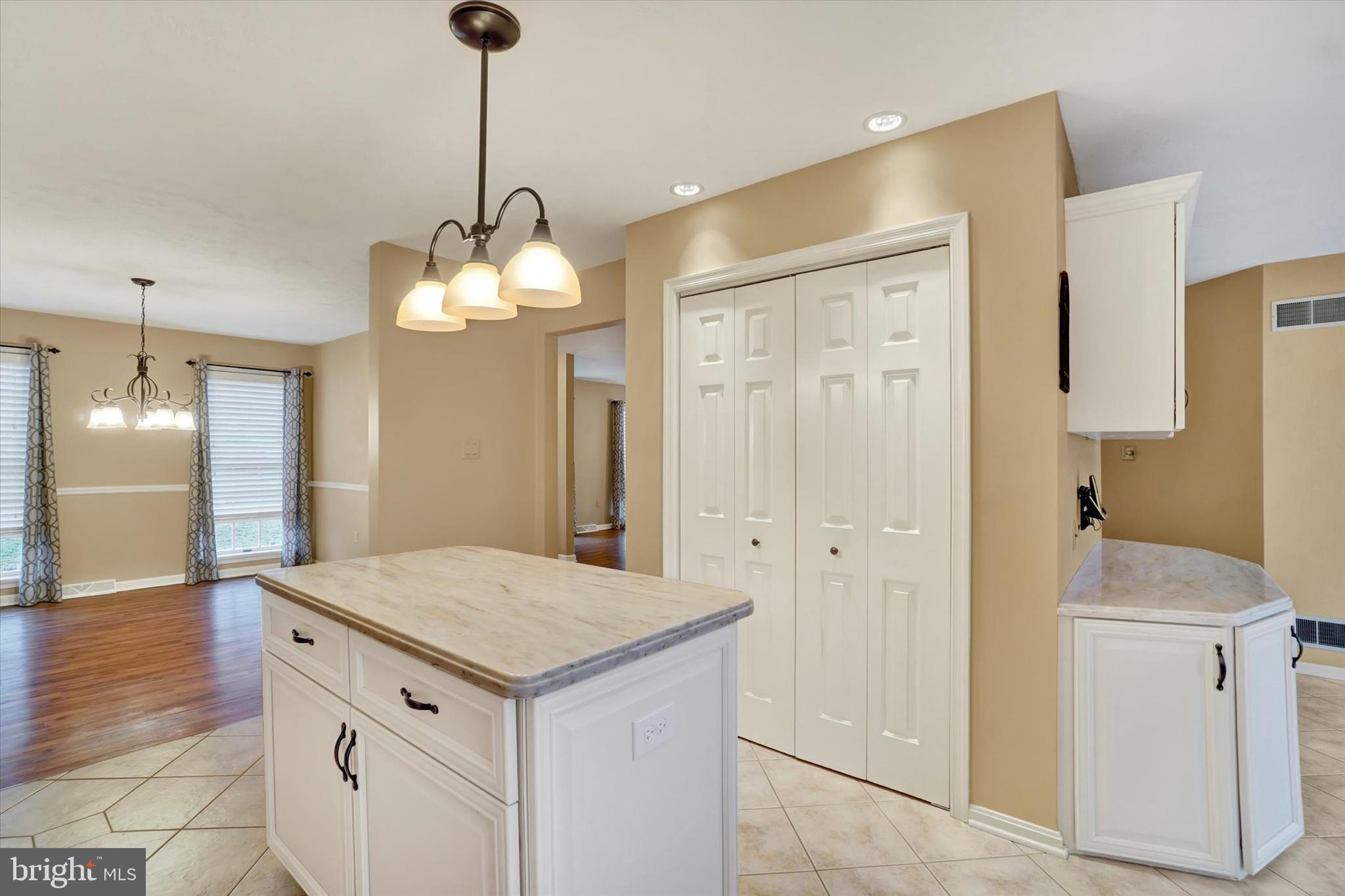 2463 Wedgewood Way York, PA 17408 - Photo 10 of 38