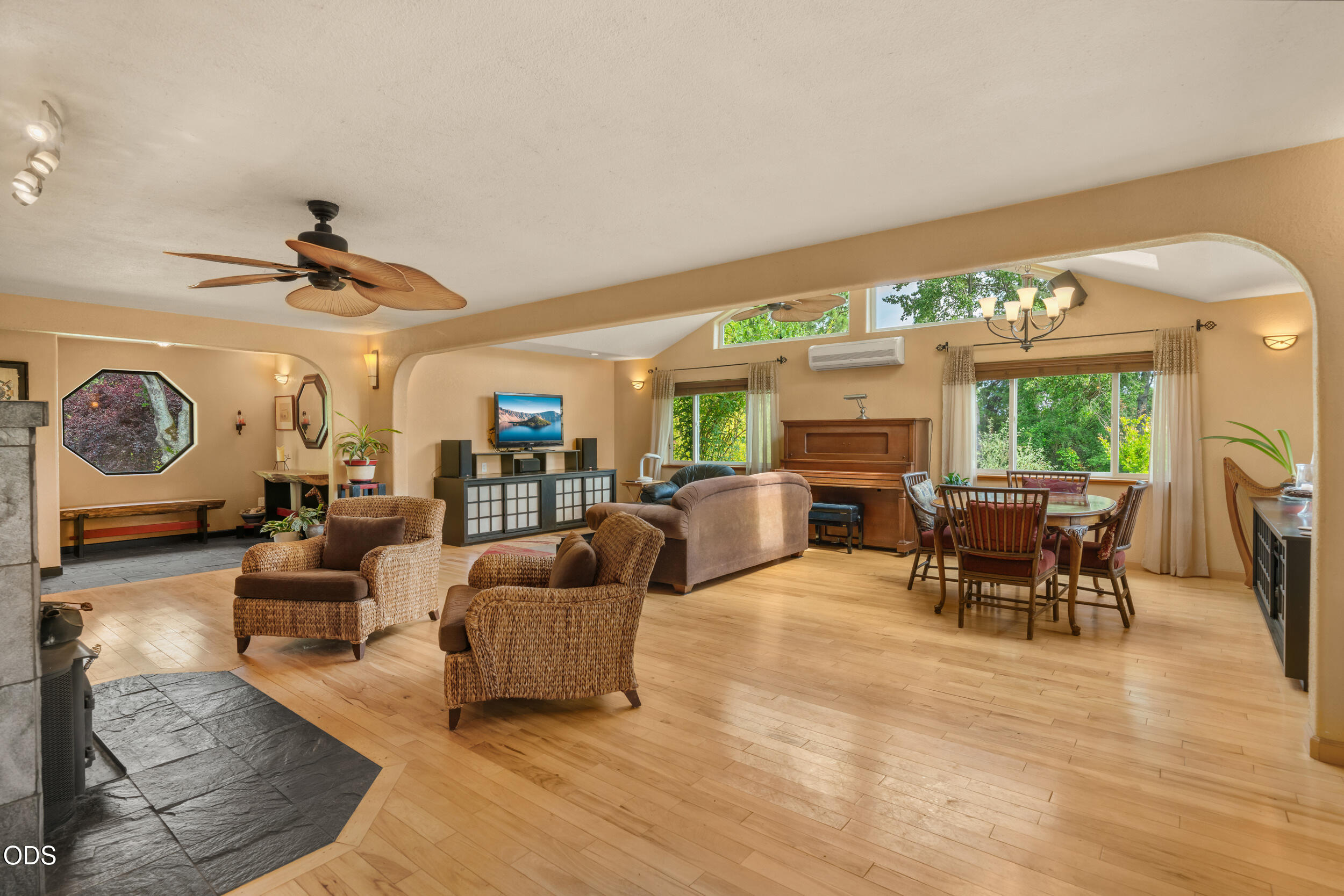 255 Carmen Road Talent, OR 97540 - Photo 10 of 56