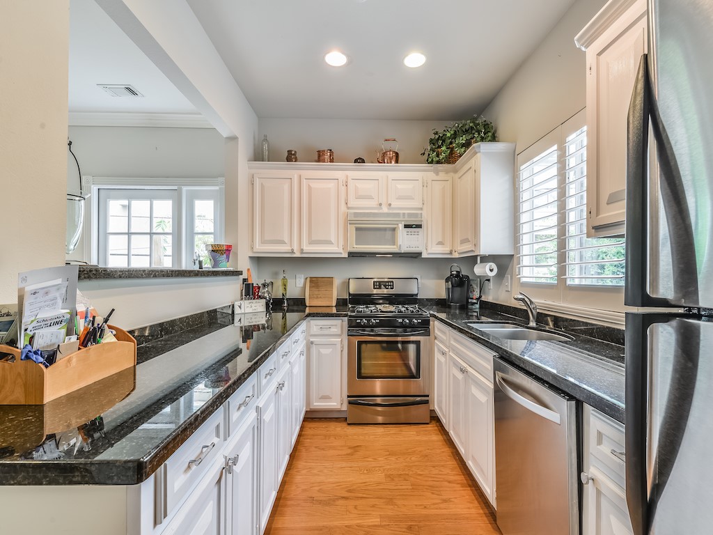 6409 Prague Street Houston, TX 77007 - Photo 5 of 11 The kitchen has granite counters, stainless appliances and plenty of storage and counterspace.
