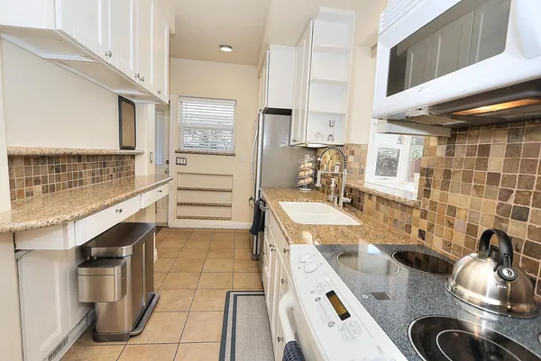 $719,000 | 3056 6th Avenue, Sacramento, CA 95817