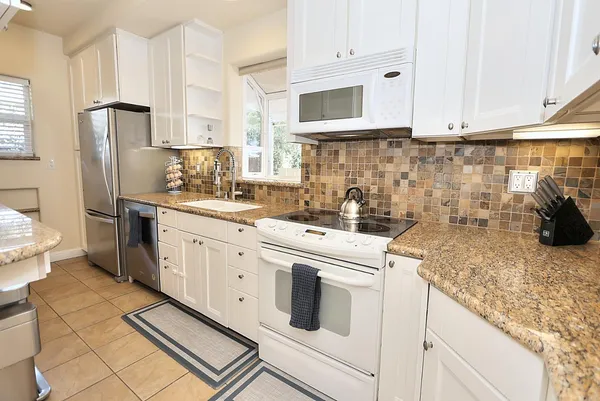 $719,000 | 3056 6th Avenue, Sacramento, CA 95817