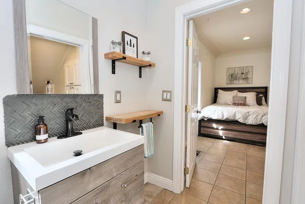 $719,000 | 3056 6th Avenue, Sacramento, CA 95817