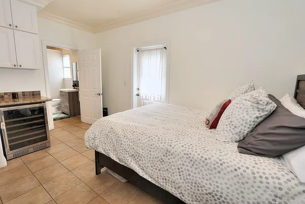 $719,000 | 3056 6th Avenue, Sacramento, CA 95817