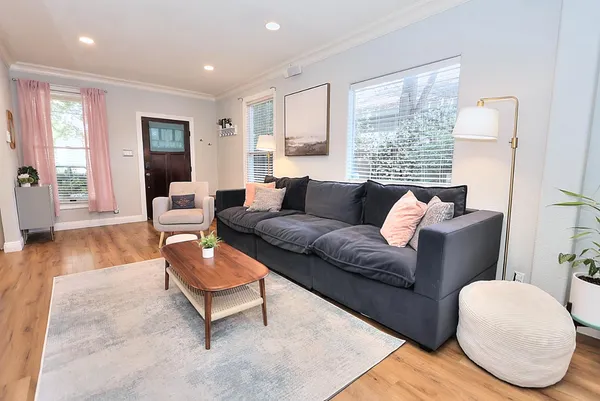 $719,000 | 3056 6th Avenue, Sacramento, CA 95817