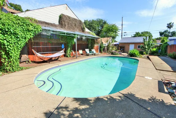 $719,000 | 3056 6th Avenue, Sacramento, CA 95817