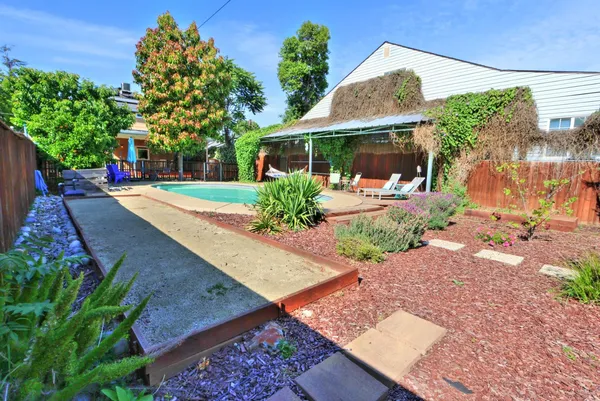 $719,000 | 3056 6th Avenue, Sacramento, CA 95817