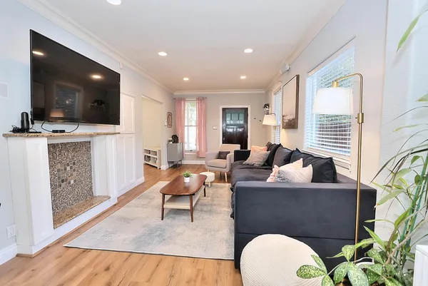 $719,000 | 3056 6th Avenue, Sacramento, CA 95817