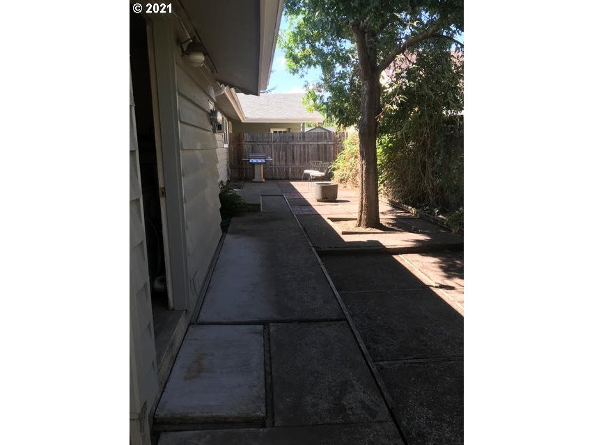 2905 Harlow Road Eugene, OR 97401 - Photo 13 of 30 Gallery Image 13