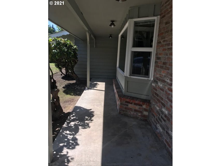 2905 Harlow Road Eugene, OR 97401 - Photo 5 of 30 Gallery Image 5