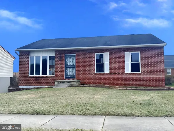 a view front of house with a yard