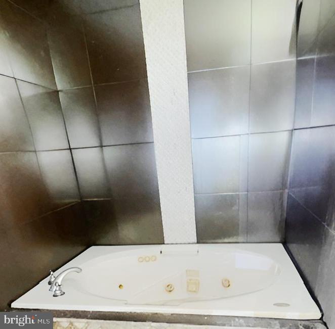 3 Morning Star Court Baltimore, MD 21206 - Photo 24 of 28 a bathroom with a bathtub