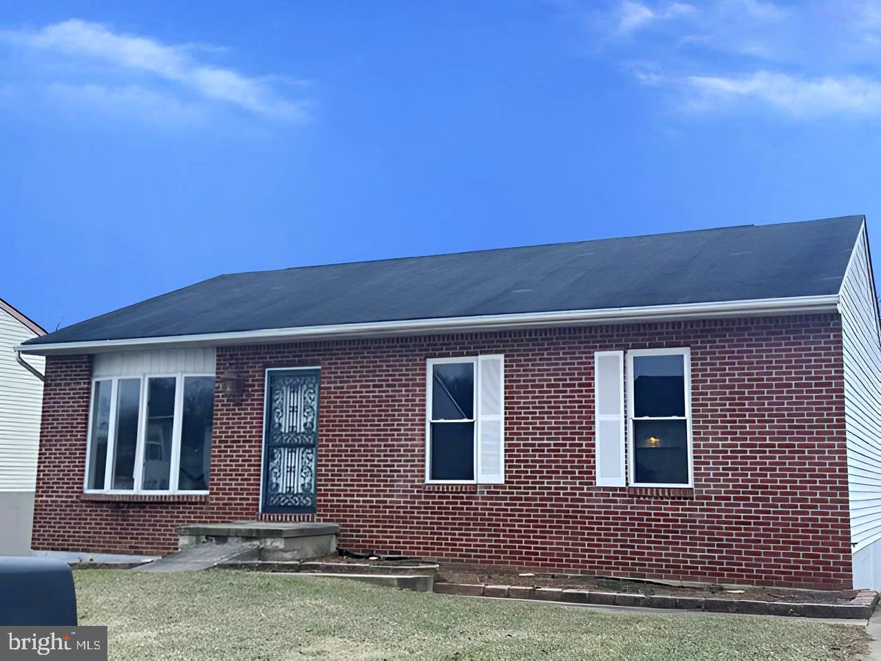 3 Morning Star Court Baltimore, MD 21206 - Photo 3 of 28 a front view of house with yard