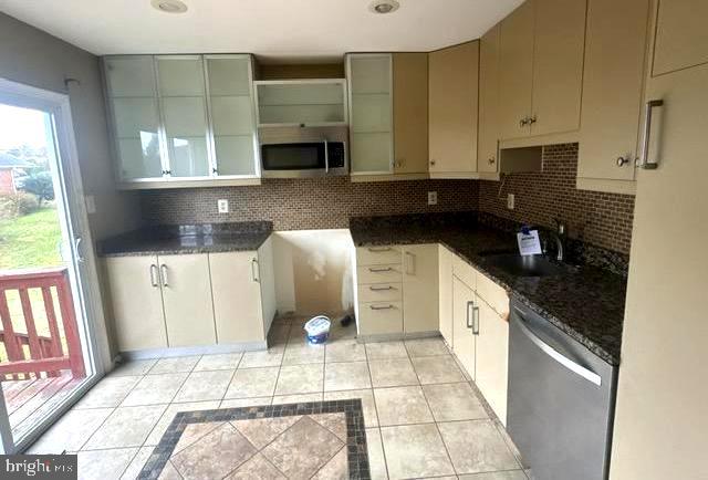 3 Morning Star Court Baltimore, MD 21206 - Photo 7 of 43 a kitchen with granite countertop a stove a sink and a microwave