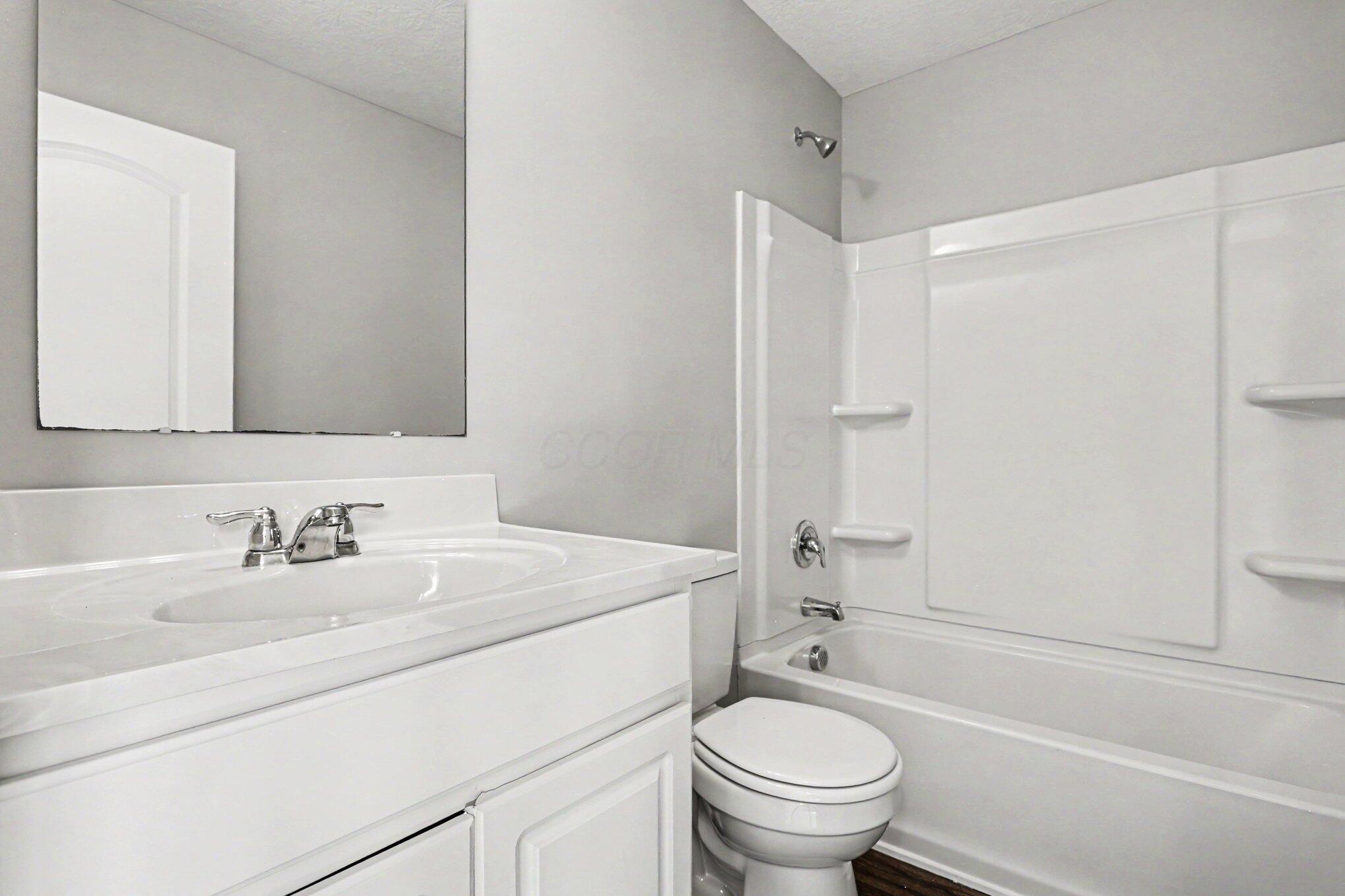 5458 Spring River Avenue Dublin, OH 43016 - Photo 32 of 38 Bathroom