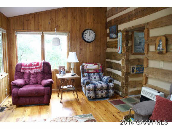 2679 Shutterlee Mill Road Staunton, VA 24401 - Photo 17 of 34 a living room with furniture
