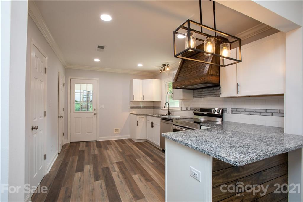 319 Clearbrook Road Matthews, NC 28105 - Photo 1 of 35 Gallery Image 1