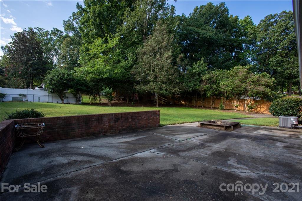 319 Clearbrook Road Matthews, NC 28105 - Photo 14 of 35 Gallery Image 14