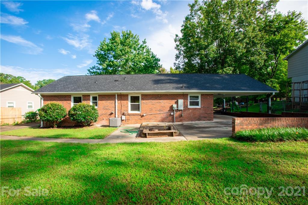 319 Clearbrook Road Matthews, NC 28105 - Photo 15 of 35 Gallery Image 15