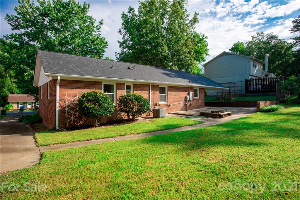 319 Clearbrook Road Matthews, NC 28105 - Photo 16 of 35 Gallery Image 16