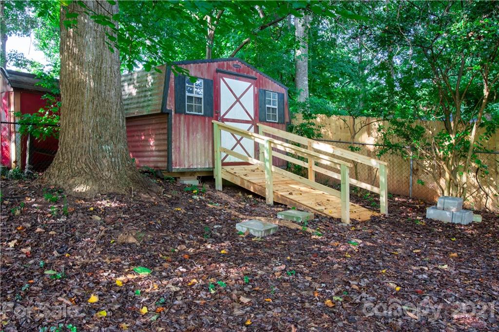 319 Clearbrook Road Matthews, NC 28105 - Photo 19 of 35 Gallery Image 19