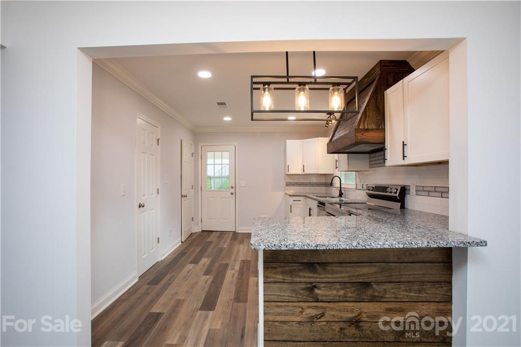 319 Clearbrook Road Matthews, NC 28105 - Photo 3 of 35 Gallery Image 3
