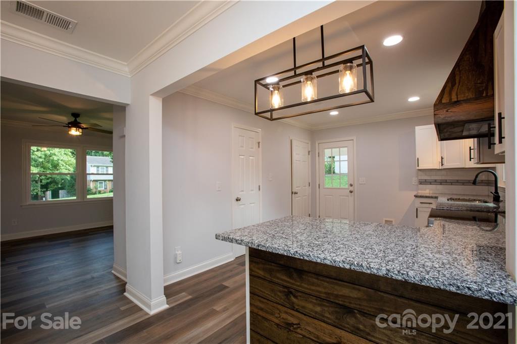 319 Clearbrook Road Matthews, NC 28105 - Photo 4 of 35 Gallery Image 4